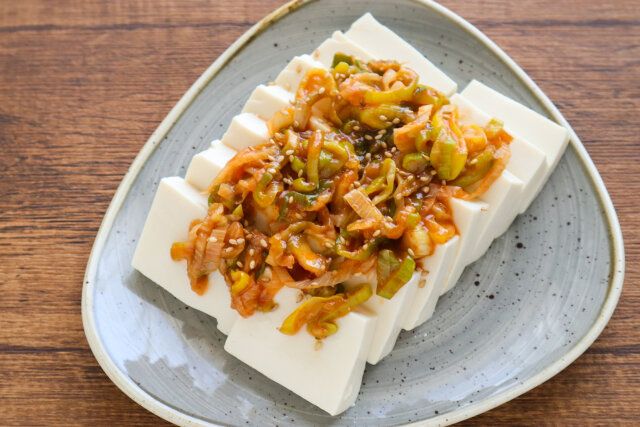 豆腐に③をのせ、白いりごまをふる。