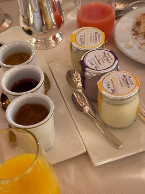 パリの５つ星ホテルで、優雅な朝食を【夢見るパリ】