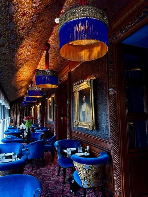 パリの５つ星ホテルで、優雅な朝食を【夢見るパリ】