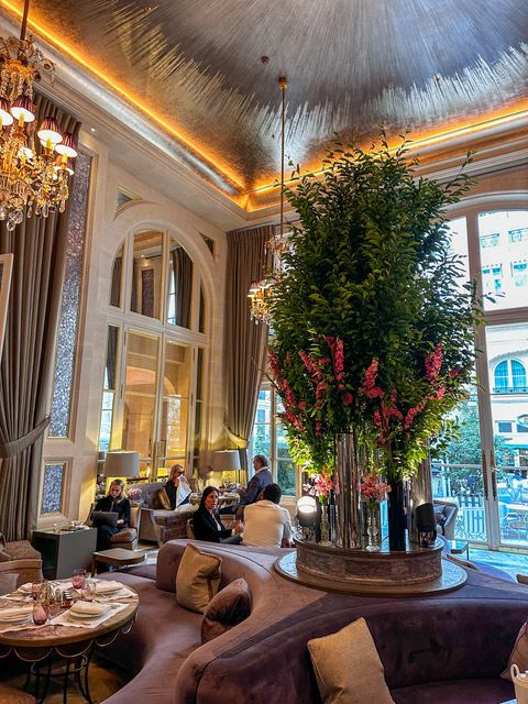 パリの５つ星ホテルで、優雅な朝食を【夢見るパリ】