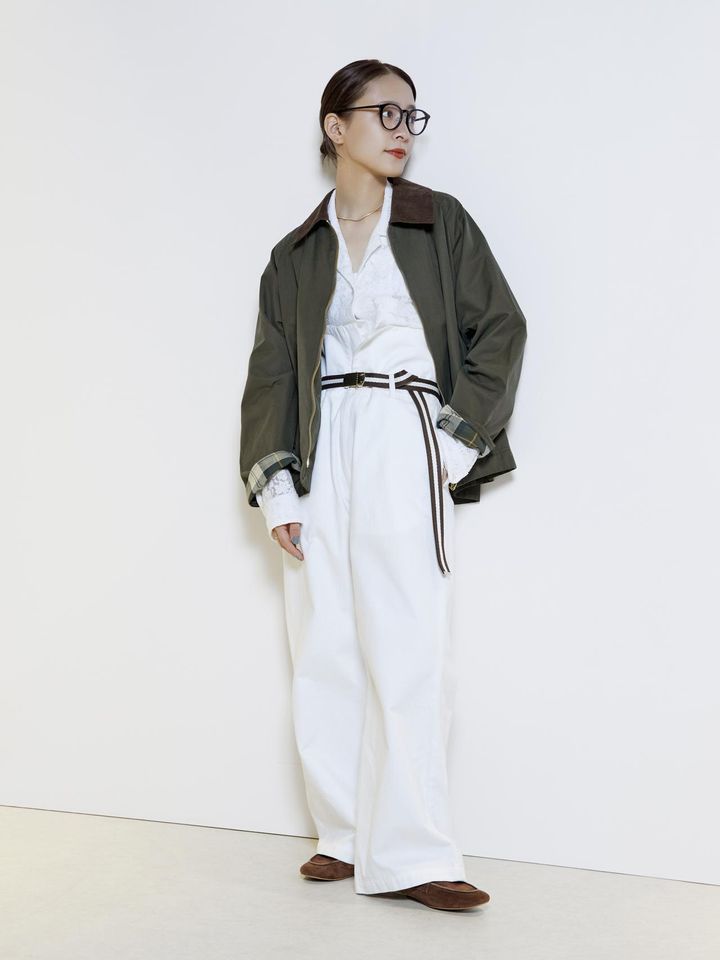 画像: アウター【Barbour】¥46,200、シャツ【Spick & Span】¥22,000、パンツ【Spick & Span】¥17,600、ベルト【HADDON&JONES(ハッドンアンドジョーンズ)】¥6,490、シューズ【Spick & Span】¥17,600（全て税込）