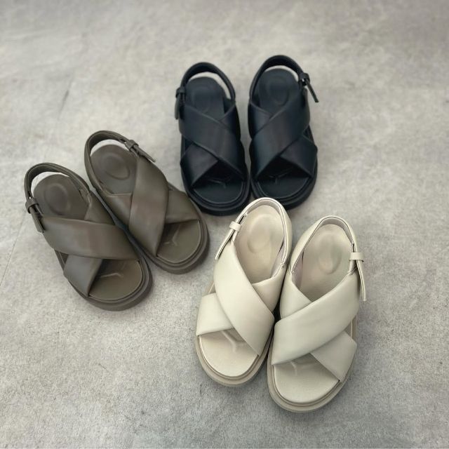 クロスストラップサンダル