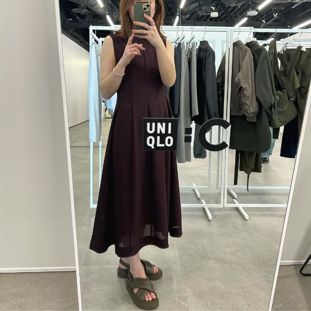 メッシュワンピースノースリーブを着たコーデ