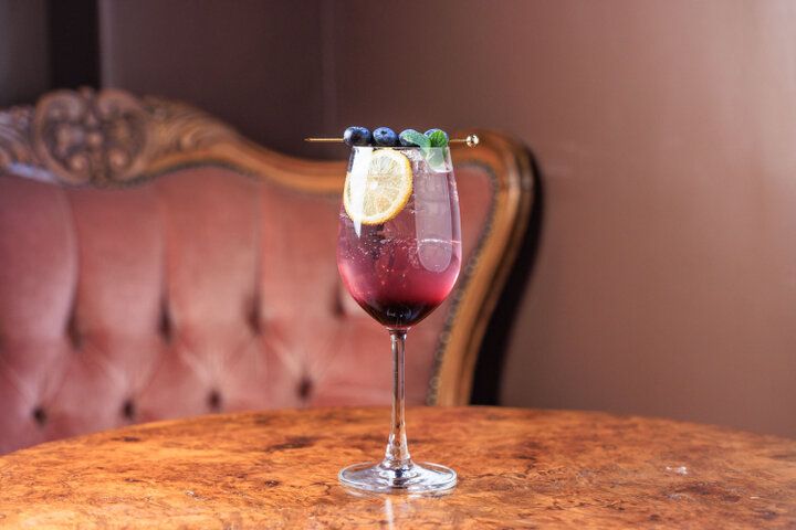 京都東山のカフェ「Hyde & Away 京都東山店」で、フレッシュフルーツが爽やかなタルトを♪