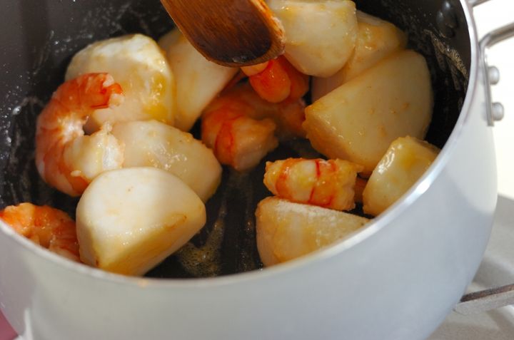 カブとエビのクリーム煮の作り方1