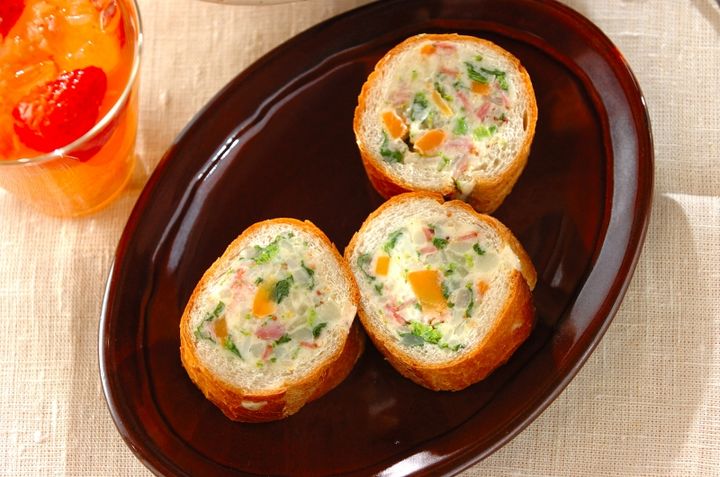 菜の花ポテトサラダのスタッフドバゲット