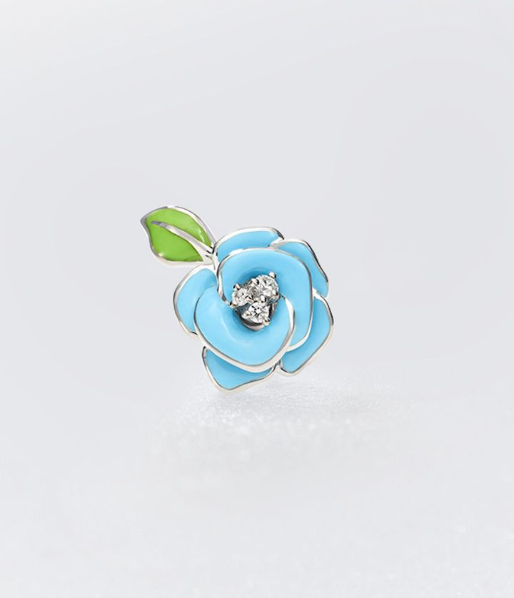 「ディオレット」シングルピアス（WG×ダイヤモンド×カラーラッカー）￥680,000