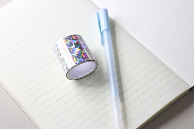 セリア 箔押しできるホイルテープ 3.5cm×2M（ホログラム） のりペン