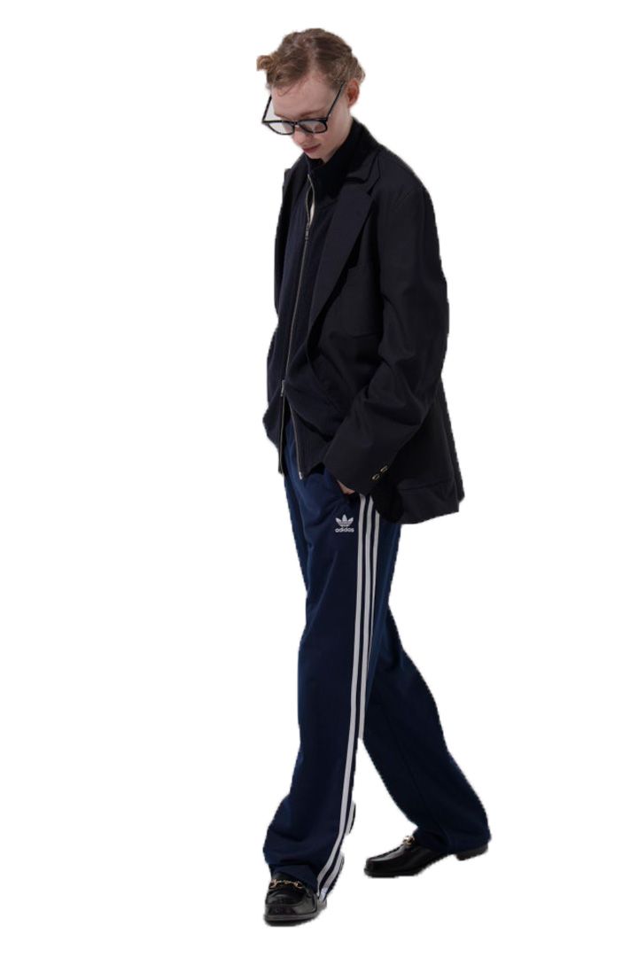 ネイビーのトラックパンツでカジュアル上品に決める【本日のFUDGE GIRL-3月6日】