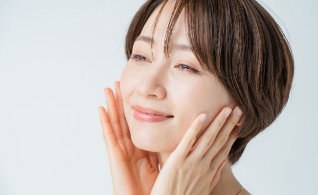 女性笑顔イメージ