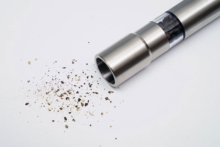 黒コショウはかなり簡単にミルできる印象です。ひき方を大小を調整することはできませんが、やや粗びきなといえるでしょう