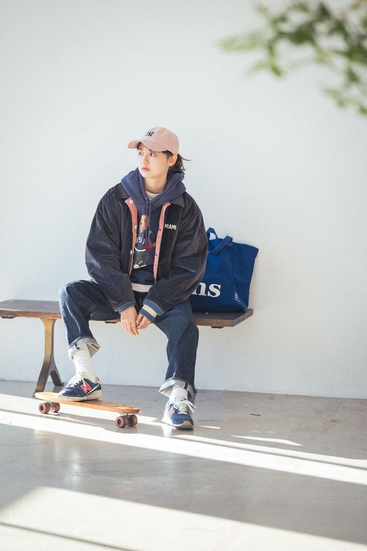 やっぱりデニムは王道の濃紺！差し色を効かせたお手本着まわし2選【FUDGE FRIEND おしゃれさんの毎日コーディネート｜うさみ】