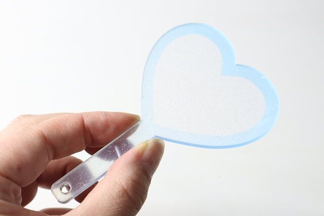 ダイソーの推し活に使えるアクリルプロップス（パープル、ピンク、ブルー）