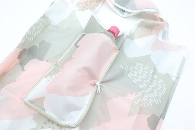 肩に掛けられるショッピングバッグ（B） ポケット