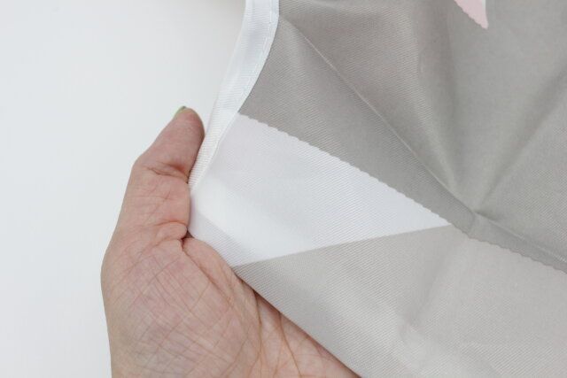 肩に掛けられるショッピングバッグ（B） 素材感