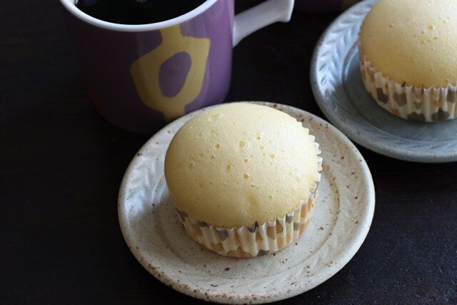 まあるい形の練乳蒸しパン2つ コーヒー1つ