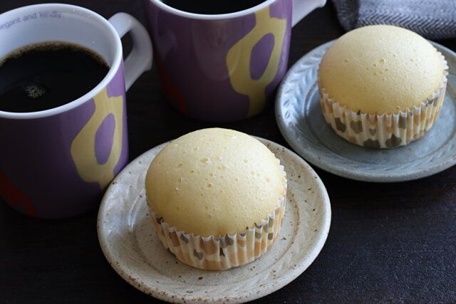 まあるい形の練乳蒸しパン2つ コーヒー2つ