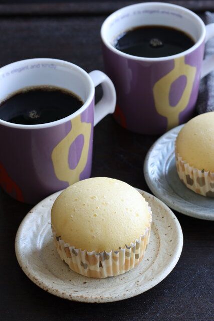 まあるい形の練乳蒸しパン2つ コーヒー2つ