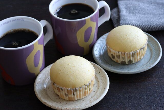 まあるい形の練乳蒸しパン2つ コーヒー2つ