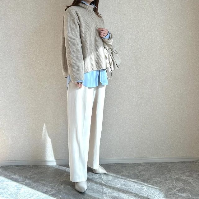 スフレヤーンハイネックセーターを着たコーデ