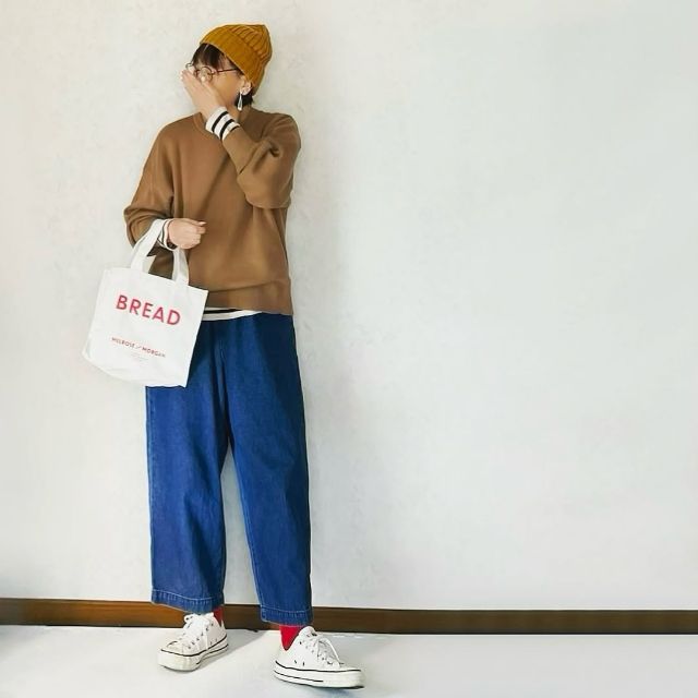 スムースコットンクルーネックセーターを着たコーデ