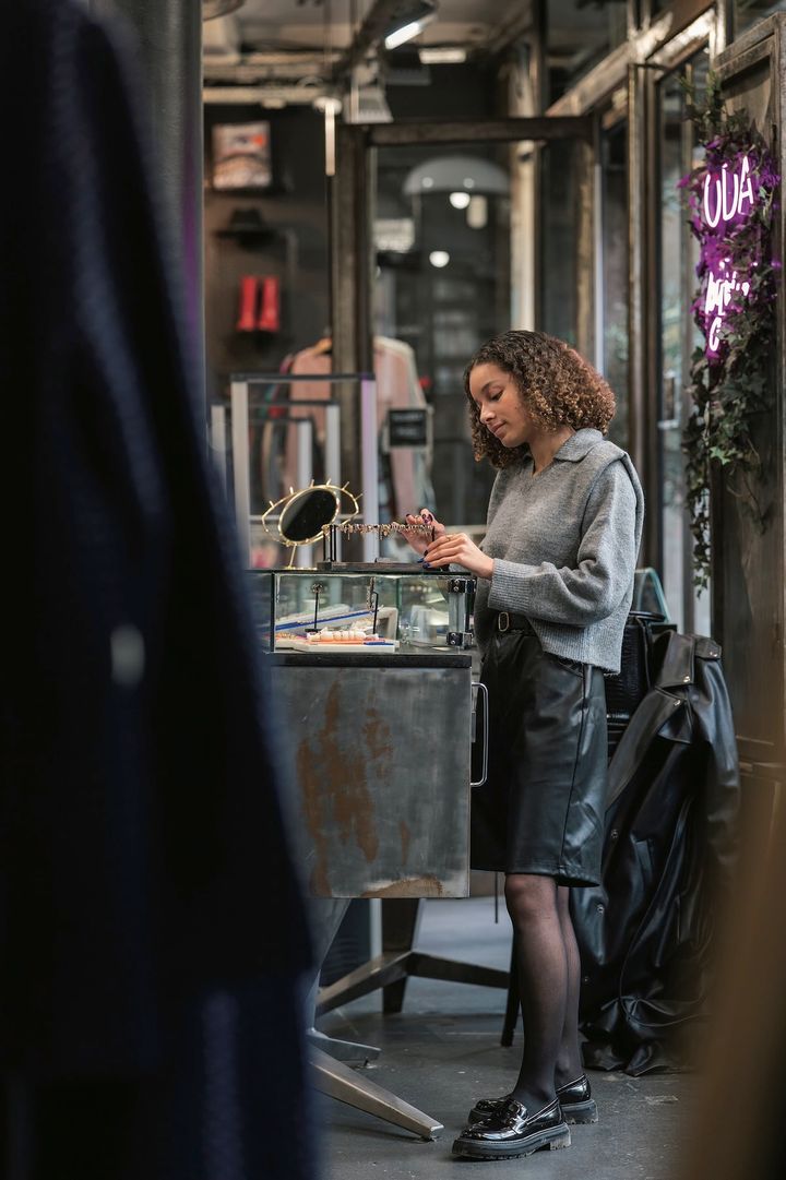 真似したくなる！グレー×ブラックのツートーンがクールな着こなし