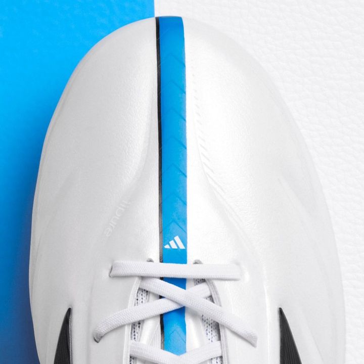 アーセナルのスター選手が着用！“懐かしすぎる”adidasの新スパイクが登場