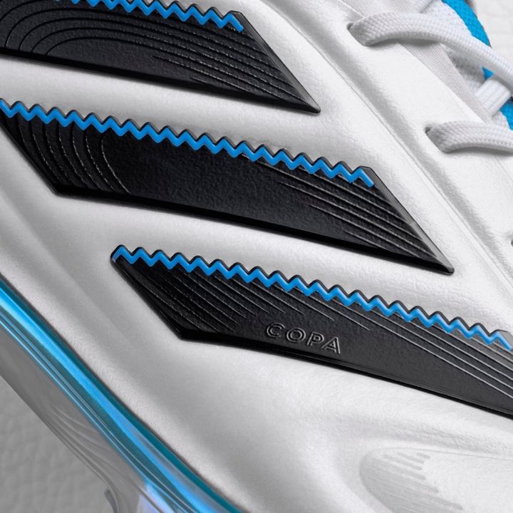 アーセナルのスター選手が着用！“懐かしすぎる”adidasの新スパイクが登場