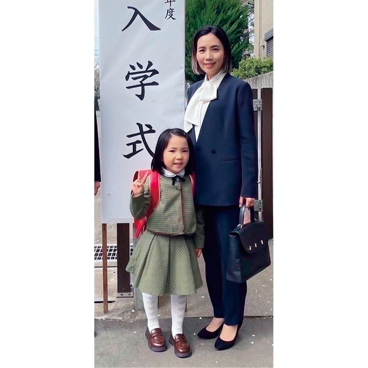 theory luxeのパンツスーツとボウタイブラウスを合わせた入学式コーデ