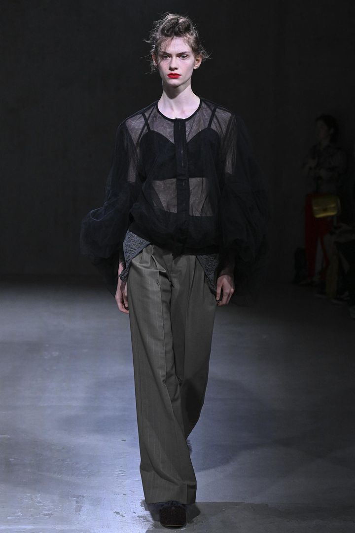 画像: Chika Kisada 2025年春夏コレクション 出典：チカキサダ