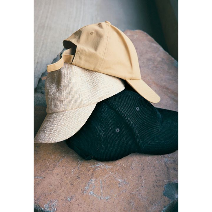 H＆Mのウール素材やコーデュロイ素材のキャップ