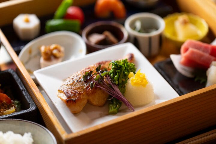 路地裏にある隠れ家レストランで和洋食ランチに舌鼓♪「神楽坂 和らく」