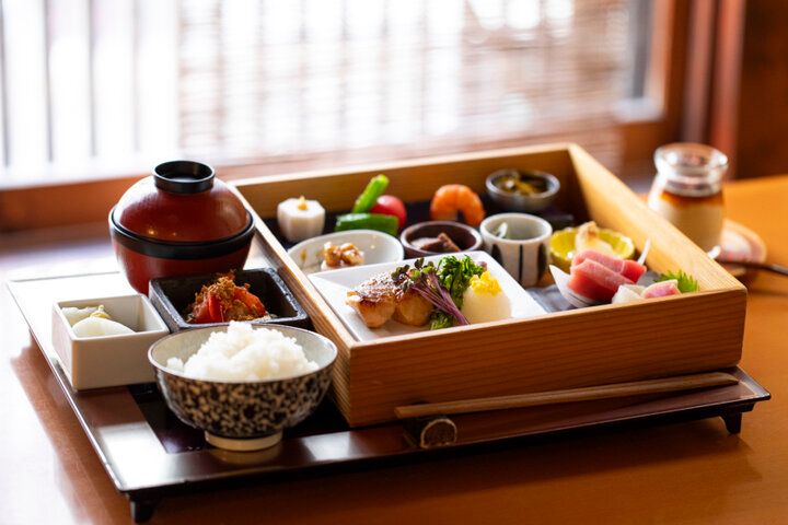 路地裏にある隠れ家レストランで和洋食ランチに舌鼓♪「神楽坂 和らく」