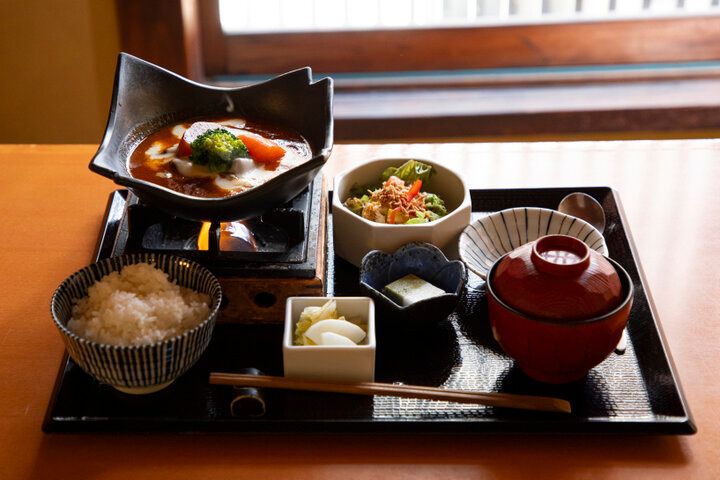 路地裏にある隠れ家レストランで和洋食ランチに舌鼓♪「神楽坂 和らく」