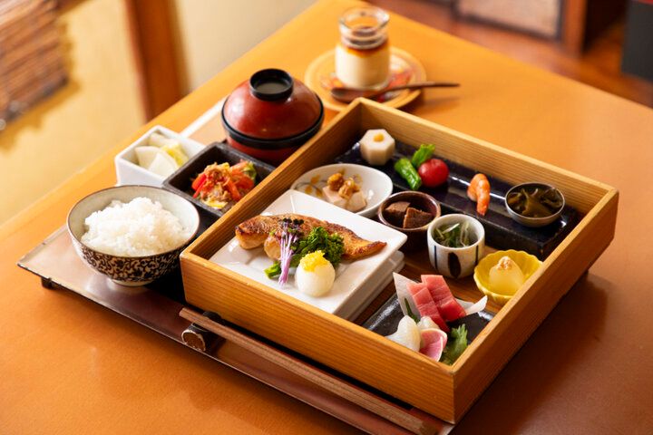 路地裏にある隠れ家レストランで和洋食ランチに舌鼓♪「神楽坂 和らく」