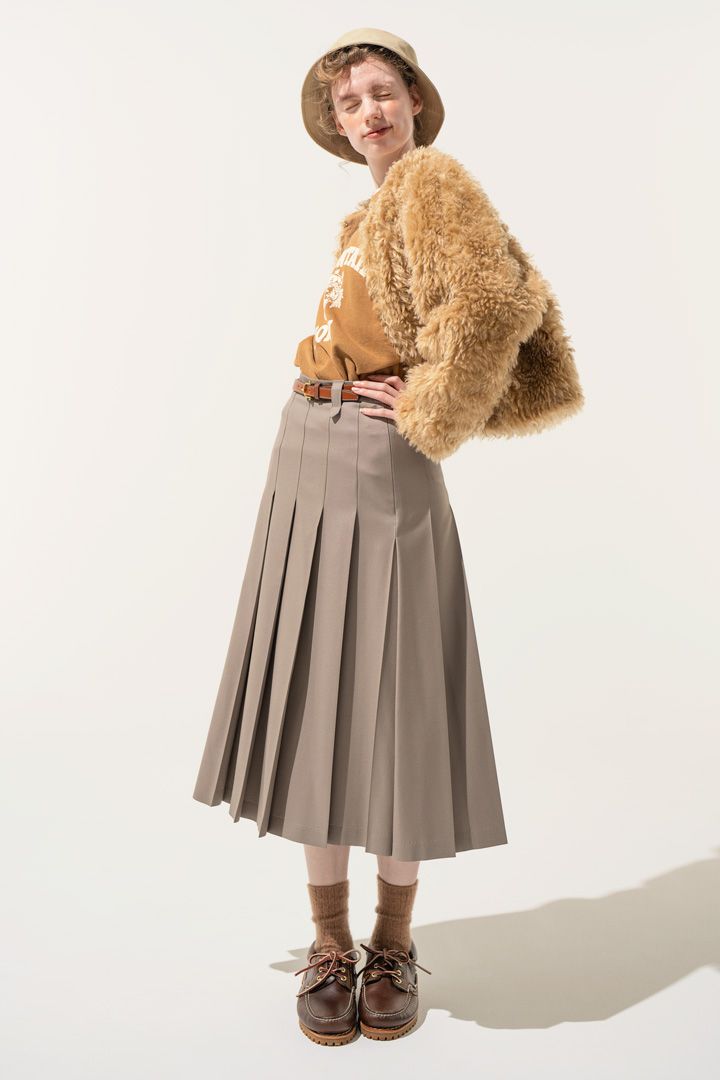 ベージュ、グレイ、ネイビーのベーシックカラーを重ねたりグラデーションするテクニック6選