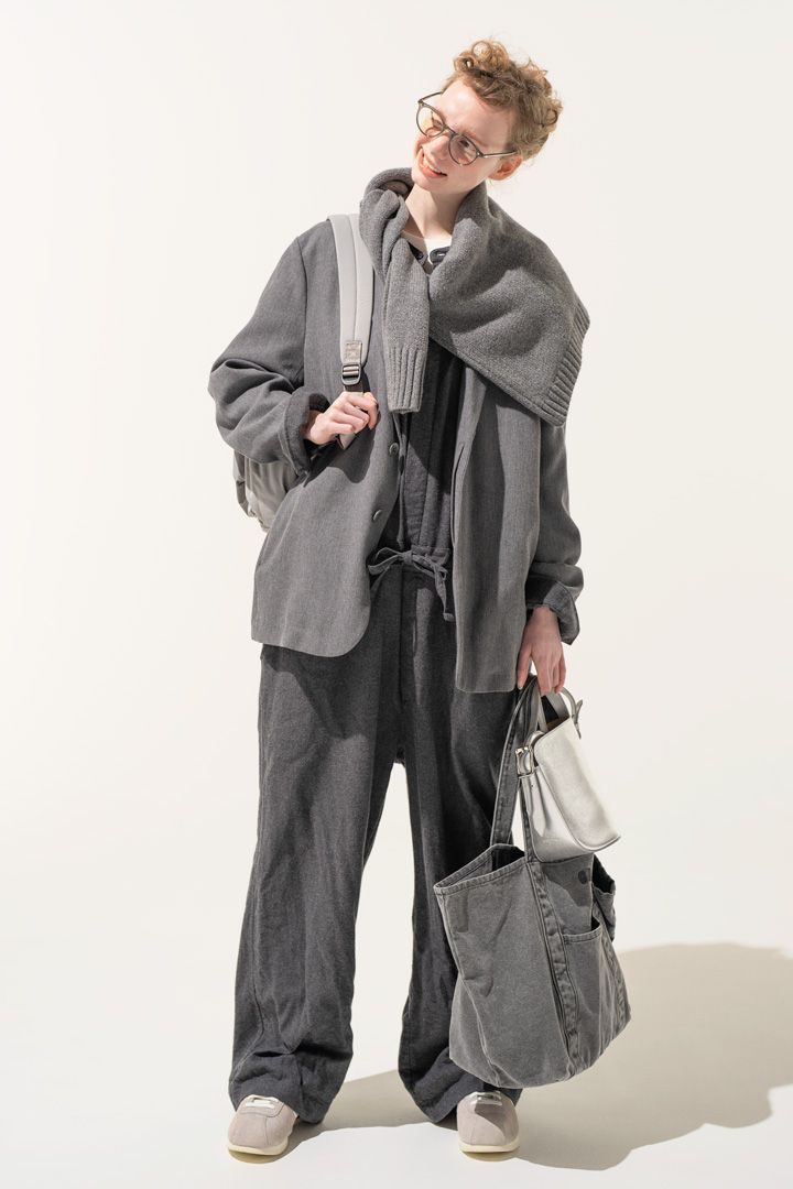 ベージュ、グレイ、ネイビーのベーシックカラーを重ねたりグラデーションするテクニック6選