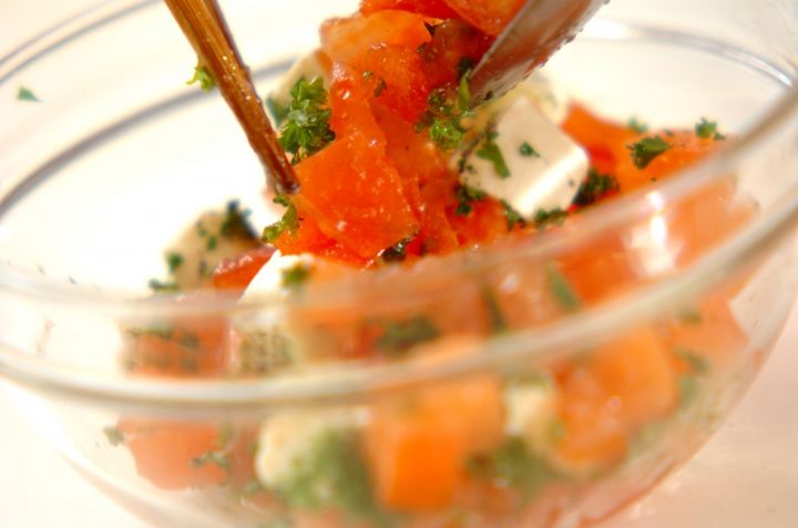 トマトとクリームチーズのカナッペの作り方2