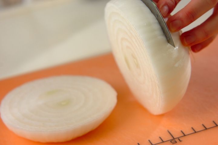 新玉ネギの照り焼きステーキの下準備1