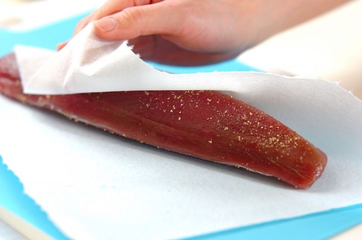 カツオのレアハーブ揚げの下準備1