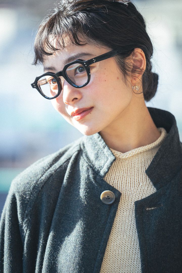 やっぱり使える“黒スニーカー”コーデ2選。春は白いパンツを合わせて軽やかに【FUDGE FRIEND おしゃれさんの毎日コーディネート｜田中真里奈】