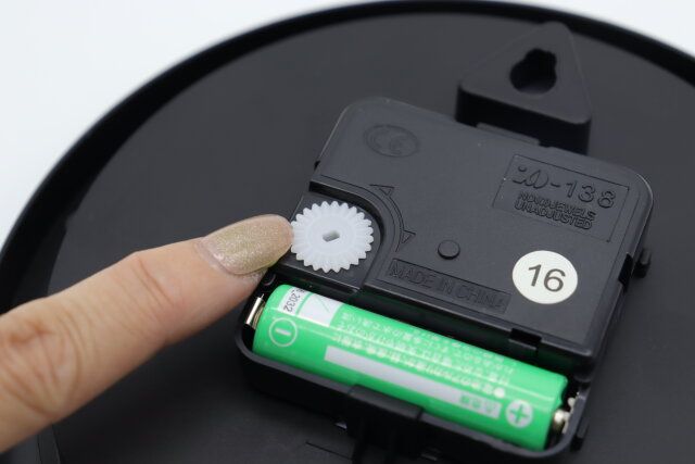 ダイソー 掛け時計 Casual mono 電池 調整