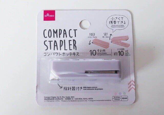 ダイソーのコンパクトホッチキス（10号針用、ピンク、パープル、ミント）のパッケージ