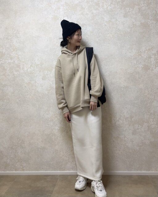 フーディでスポーツカジュアルコーデ