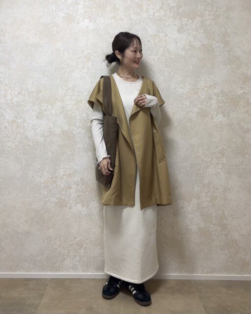 ジレがポイントのホワイトコーデ