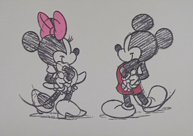 大人にぴったりなミッキー＆ミニーの付録 背面側レザー調ポケット