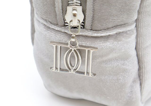 大人にぴったりなミッキー＆ミニーの付録 ファスナー DDロゴ持ち手