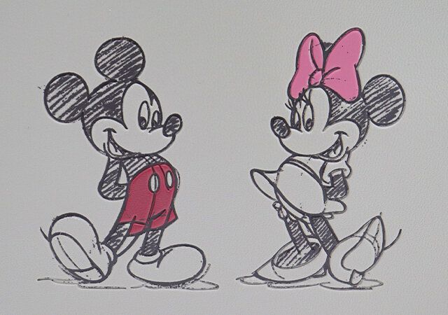 大人にぴったりなミッキー＆ミニーの付録 表側レザー調ポケット