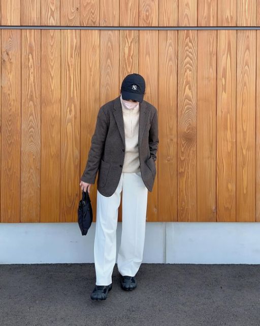 コンフォート2bジャケットとスフレヤーンハーフジップセーターとタックワイドパンツのコーデ