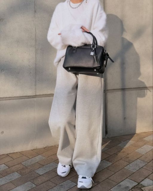 ワイドスウェットパンツを着たコーデ